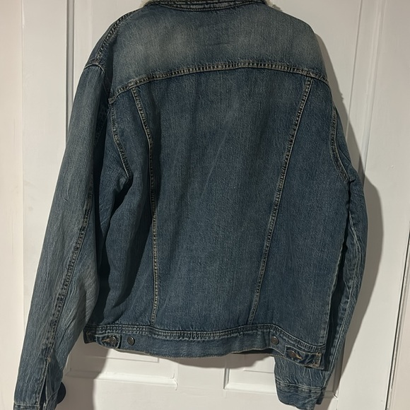 Old Navy Sherpa-Lined Non-Stretch Jean Jacket - Picture 3 of 3